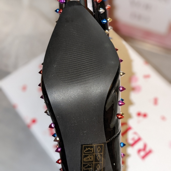 Heels - Picture 2 of 4